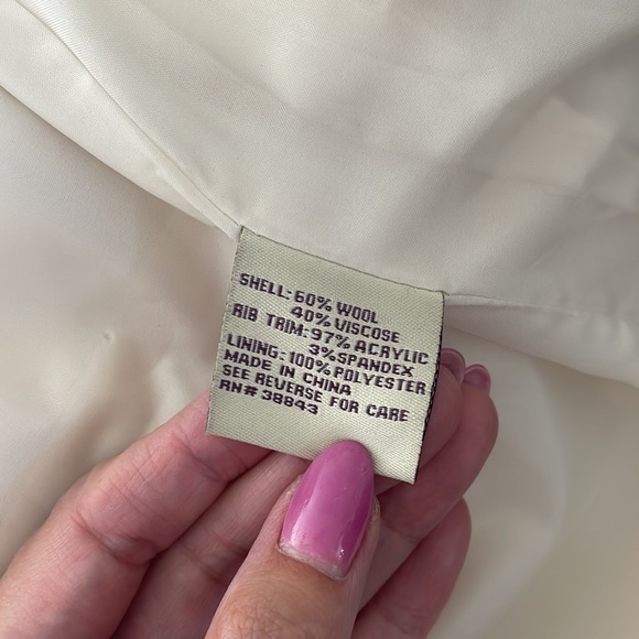 Wool coat - Picture 8 of 9